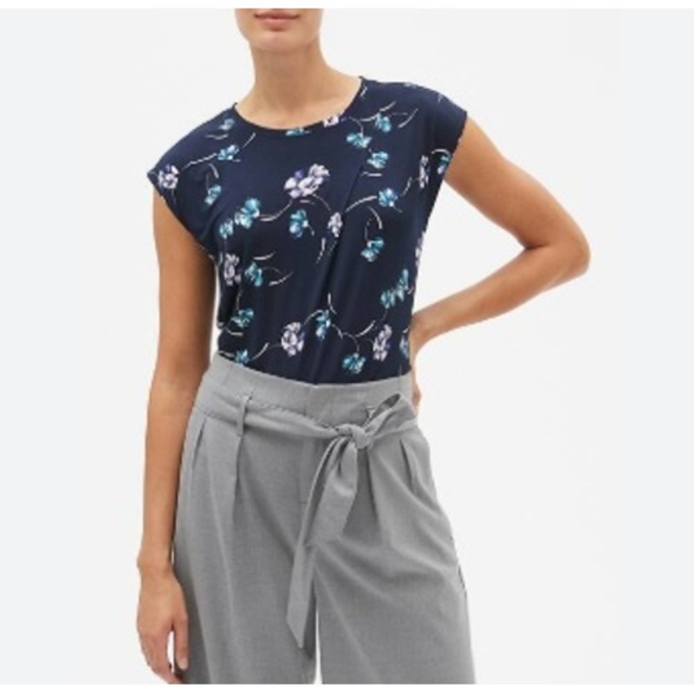 Banana Republic‎ Assymetrical Drape Blouse L Navy Floral Pleated Cap Sleeve
